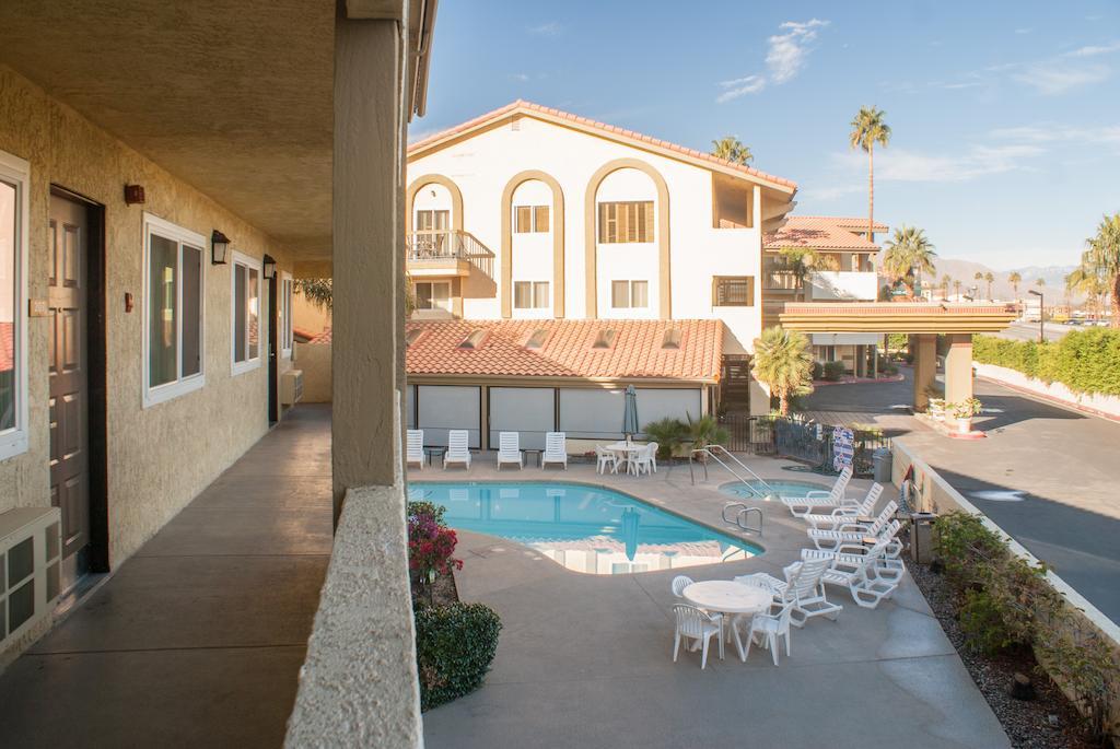 Red Lion Inn & Suites Cathedral City Palm Springs Экстерьер фото