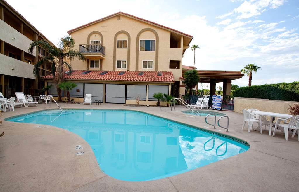 Red Lion Inn & Suites Cathedral City Palm Springs Удобства фото