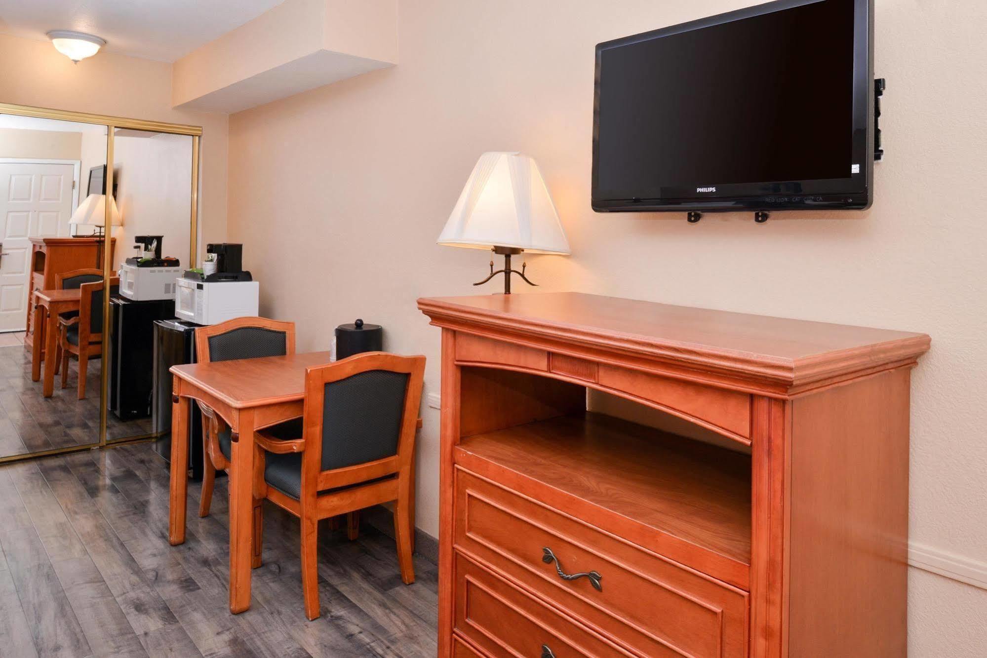 Red Lion Inn & Suites Cathedral City Palm Springs Экстерьер фото