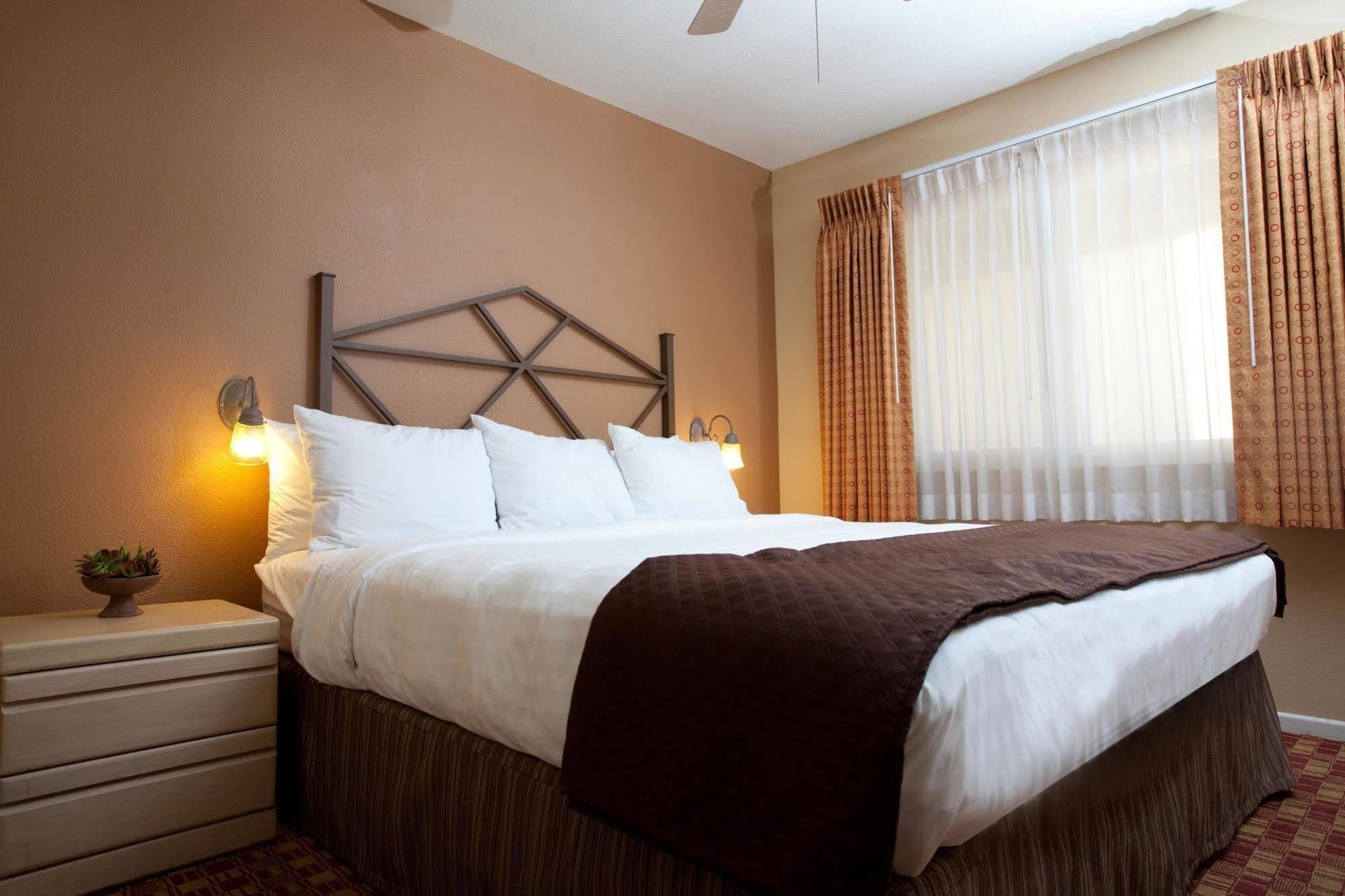 Red Lion Inn & Suites Cathedral City Palm Springs Экстерьер фото