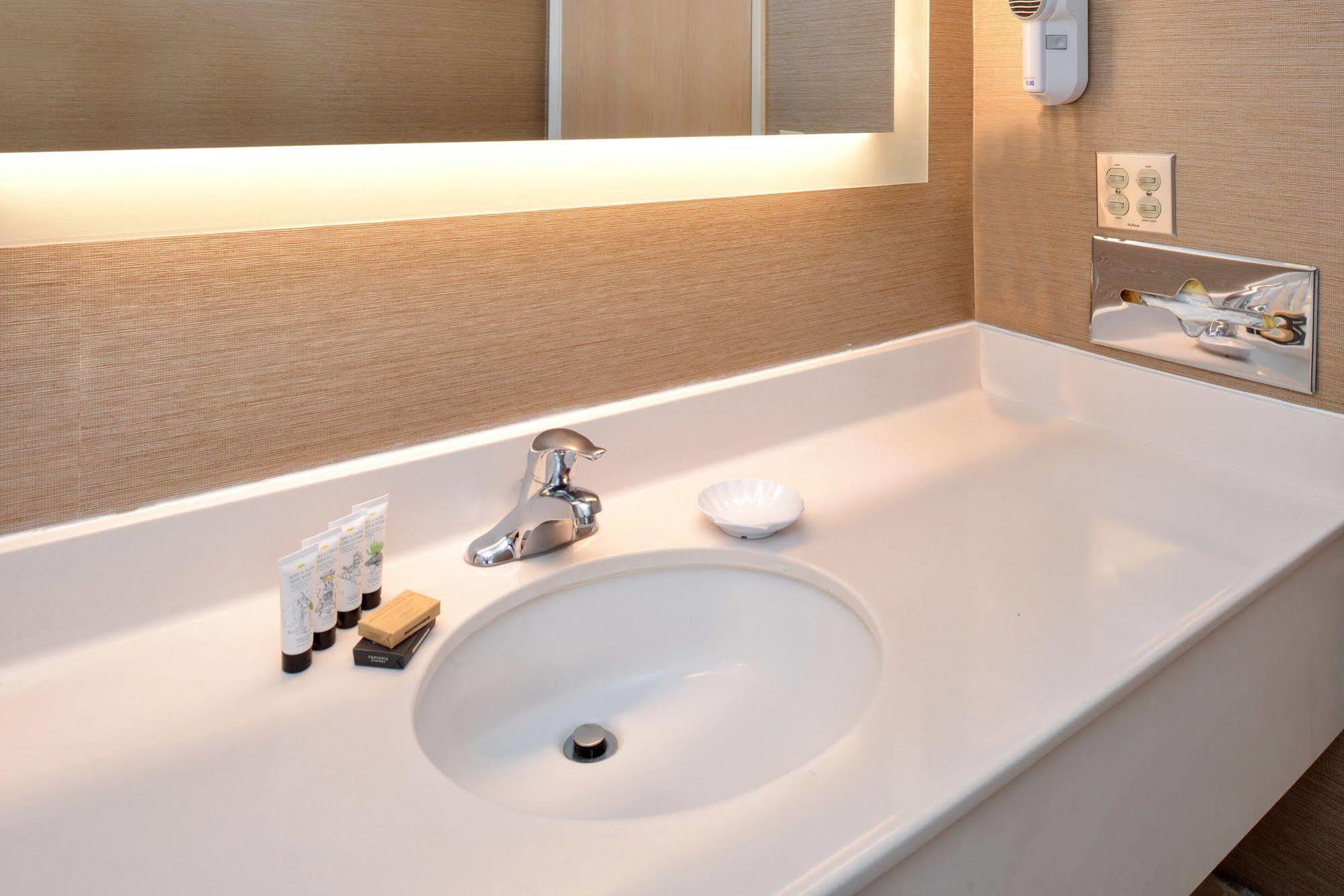 Red Lion Inn & Suites Cathedral City Palm Springs Экстерьер фото