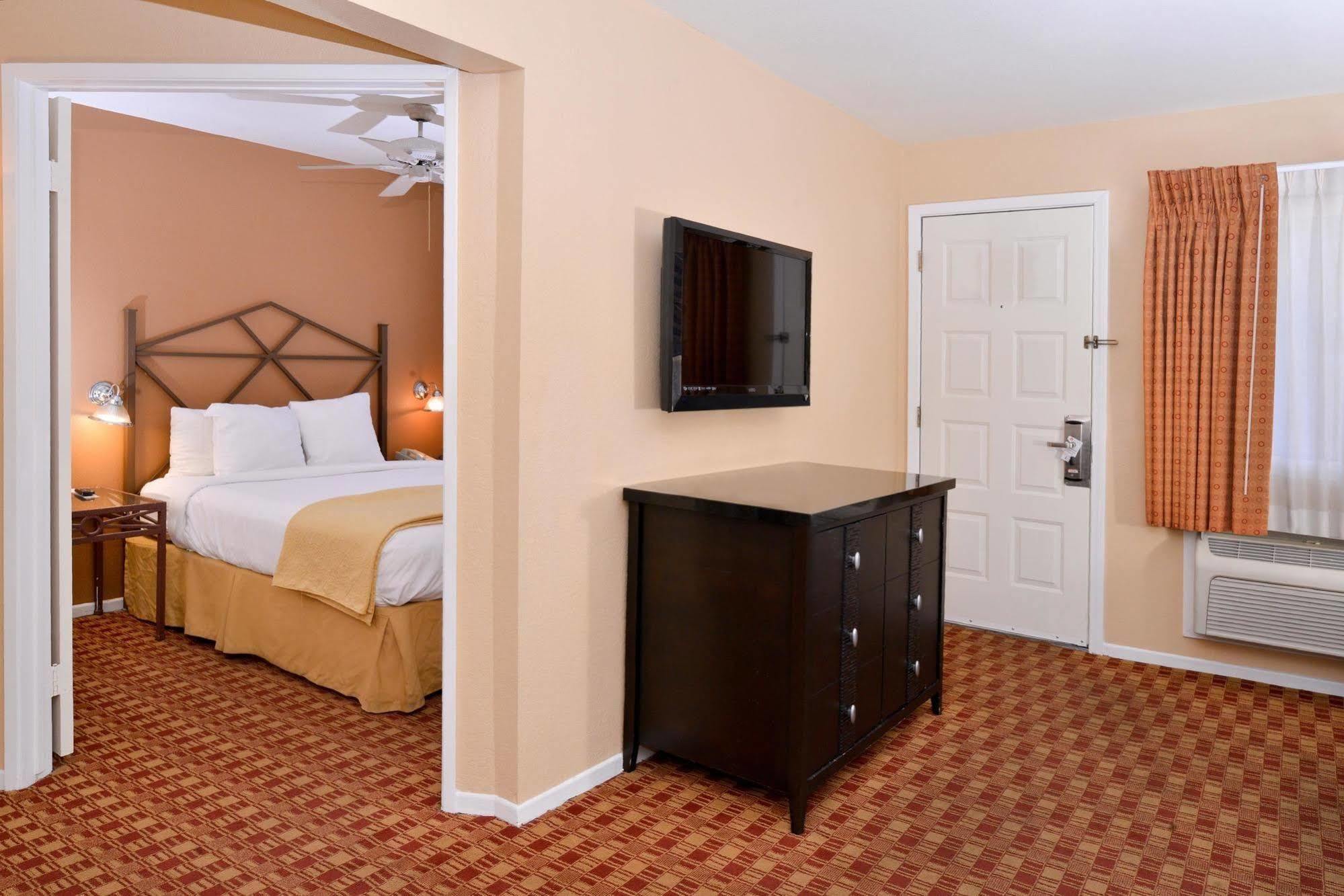 Red Lion Inn & Suites Cathedral City Palm Springs Экстерьер фото