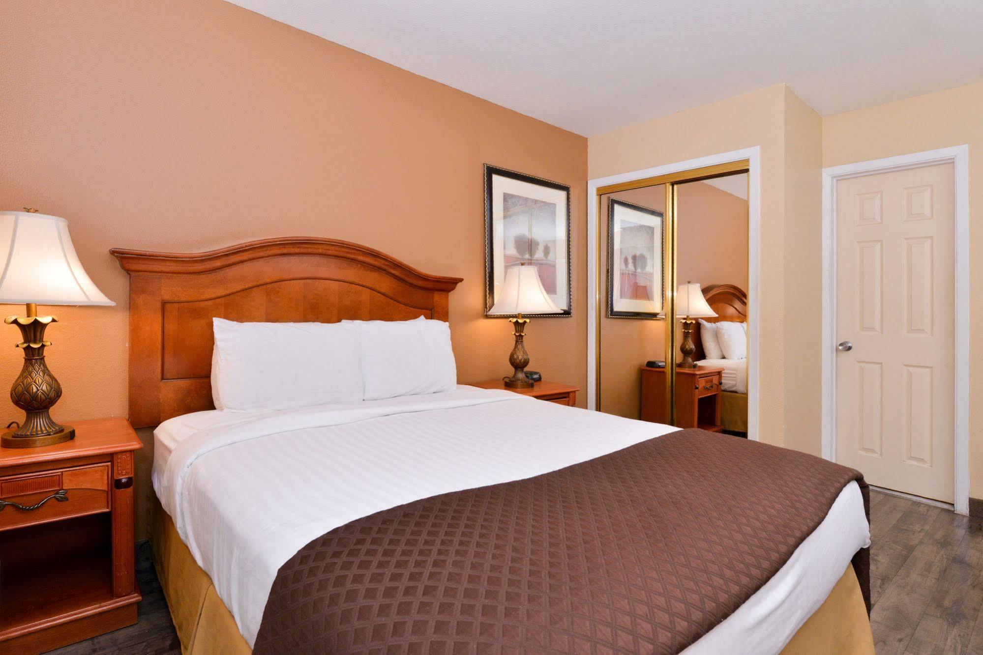 Red Lion Inn & Suites Cathedral City Palm Springs Экстерьер фото