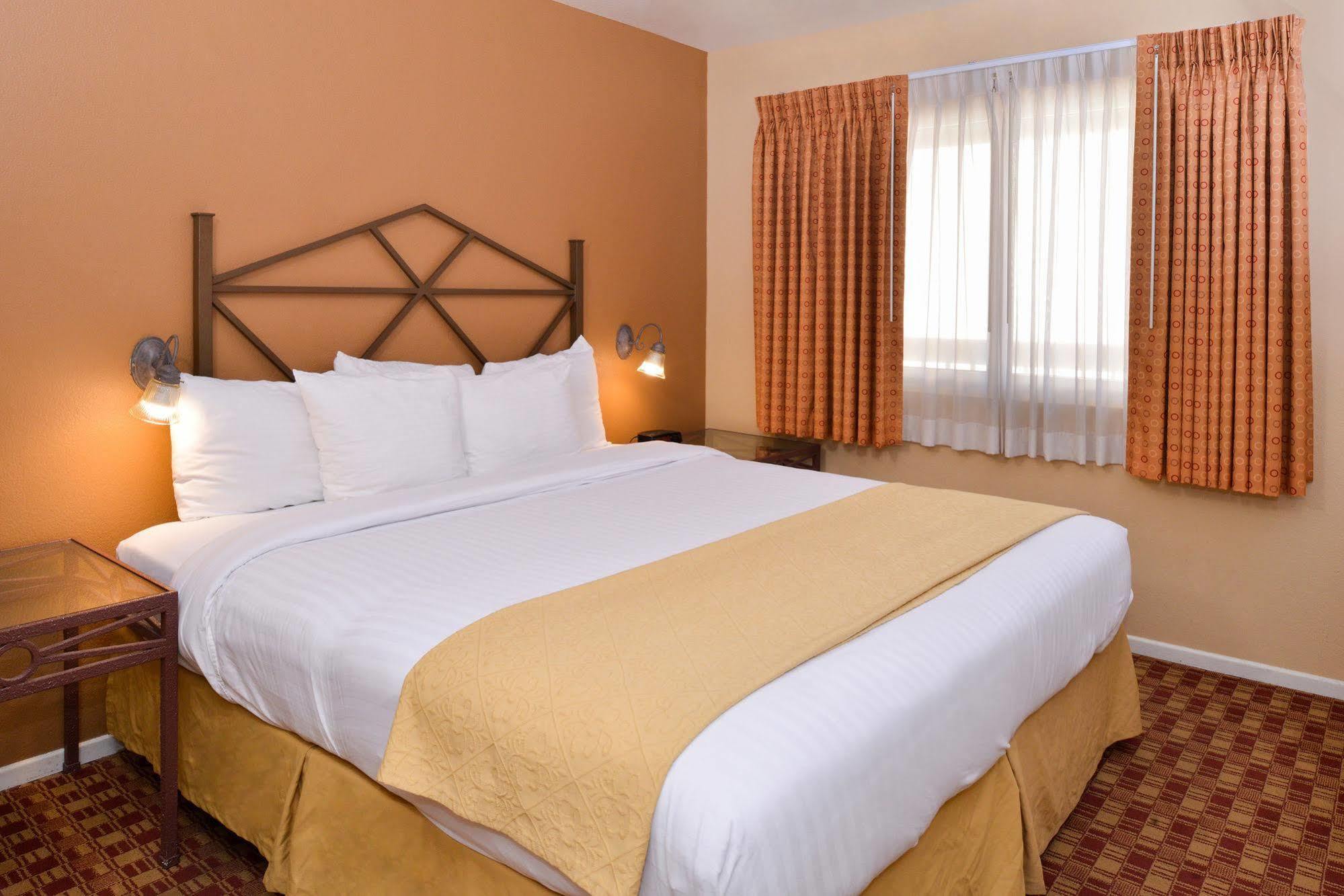 Red Lion Inn & Suites Cathedral City Palm Springs Экстерьер фото